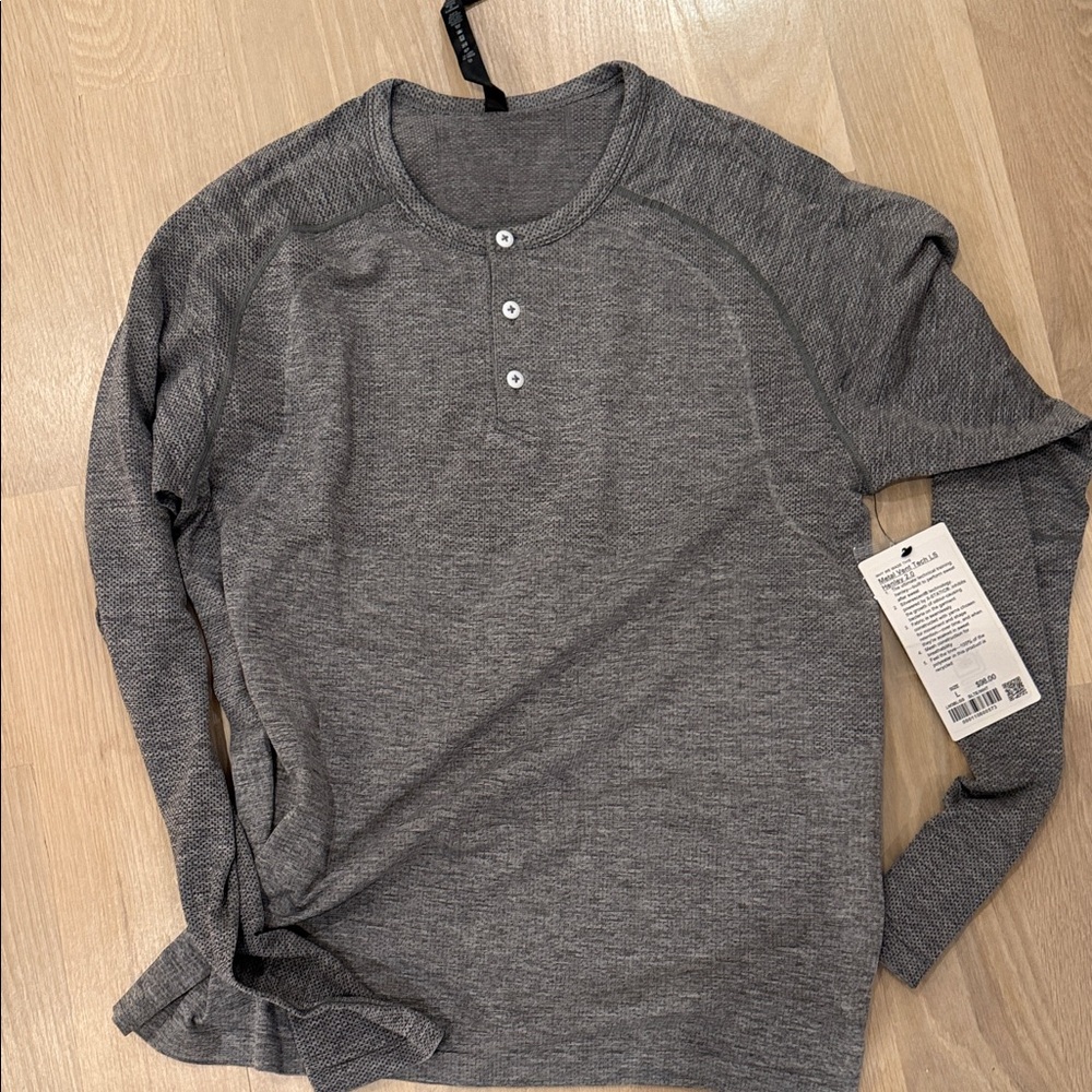 Lululemon metal vent tech Henley